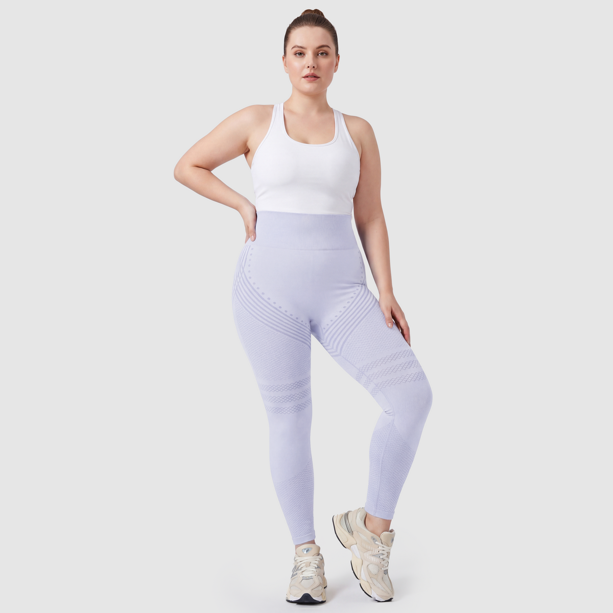 Kvinna i Sculpt 3D™ anticellulitleggings i ljusblått, framifrån, hög midja