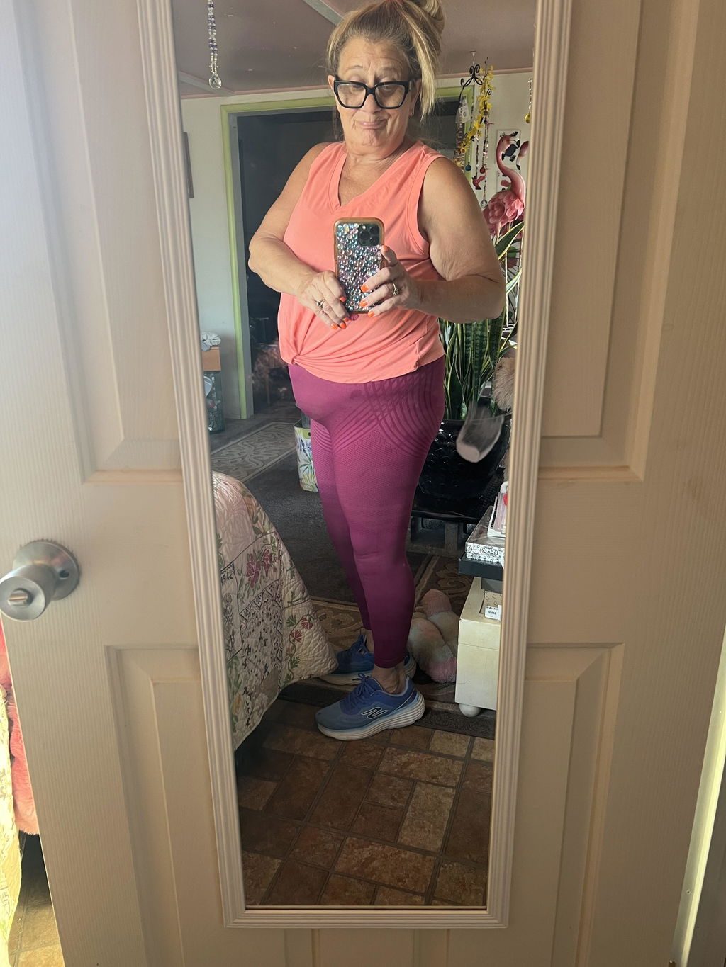 Katarina B., verifierad köpare, i Sculpt 3D-leggings på en spegelselfie