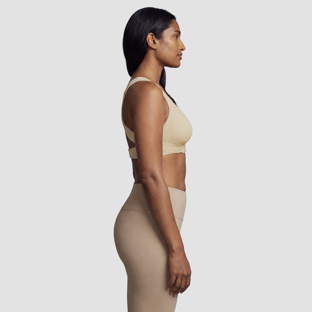 Sculpt trådlös hållnings-bh i beige, från sidan